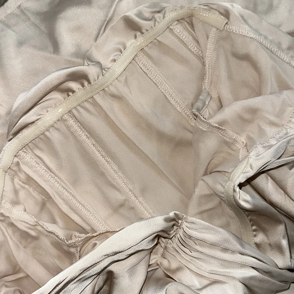 Pretty little thing Champagne pleat detail Bardot flared sleeve shift dress‎ 4